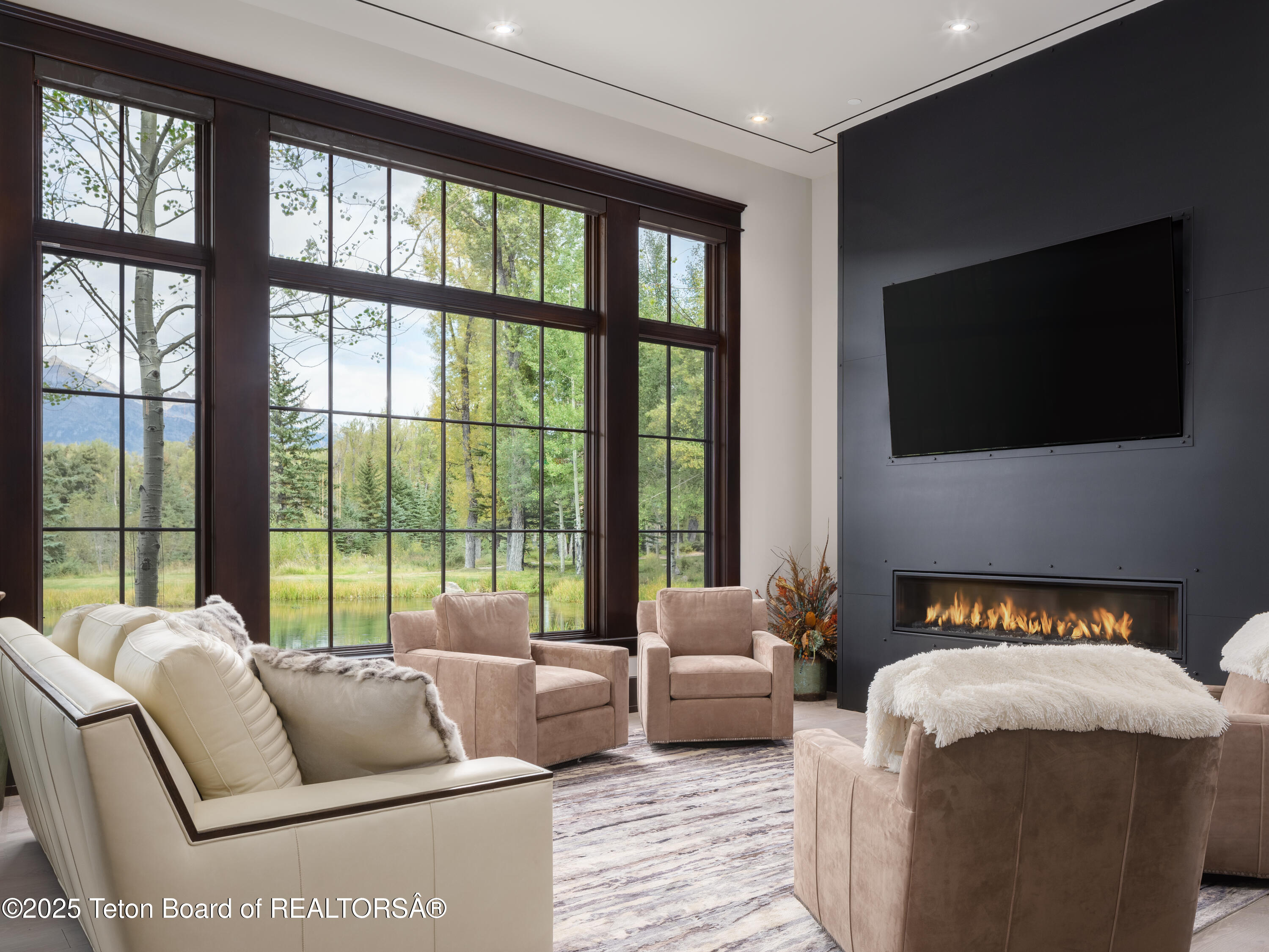 7555-7565 North Bar B Bar River Road Jackson, WY 83001 - Photo 12 of 59 Family Room