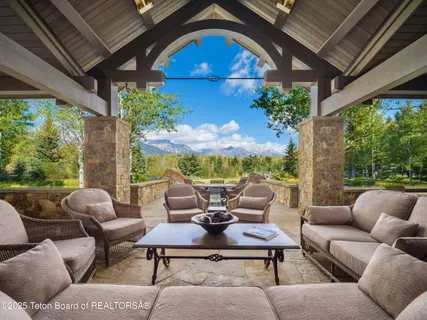 $43,000,000 | 7555-7565 North Bar B Bar River Road, Jackson, WY 83001