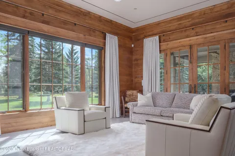 $43,000,000 | 7555-7565 North Bar B Bar River Road, Jackson, WY 83001