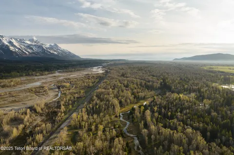 $43,000,000 | 7555-7565 North Bar B Bar River Road, Jackson, WY 83001