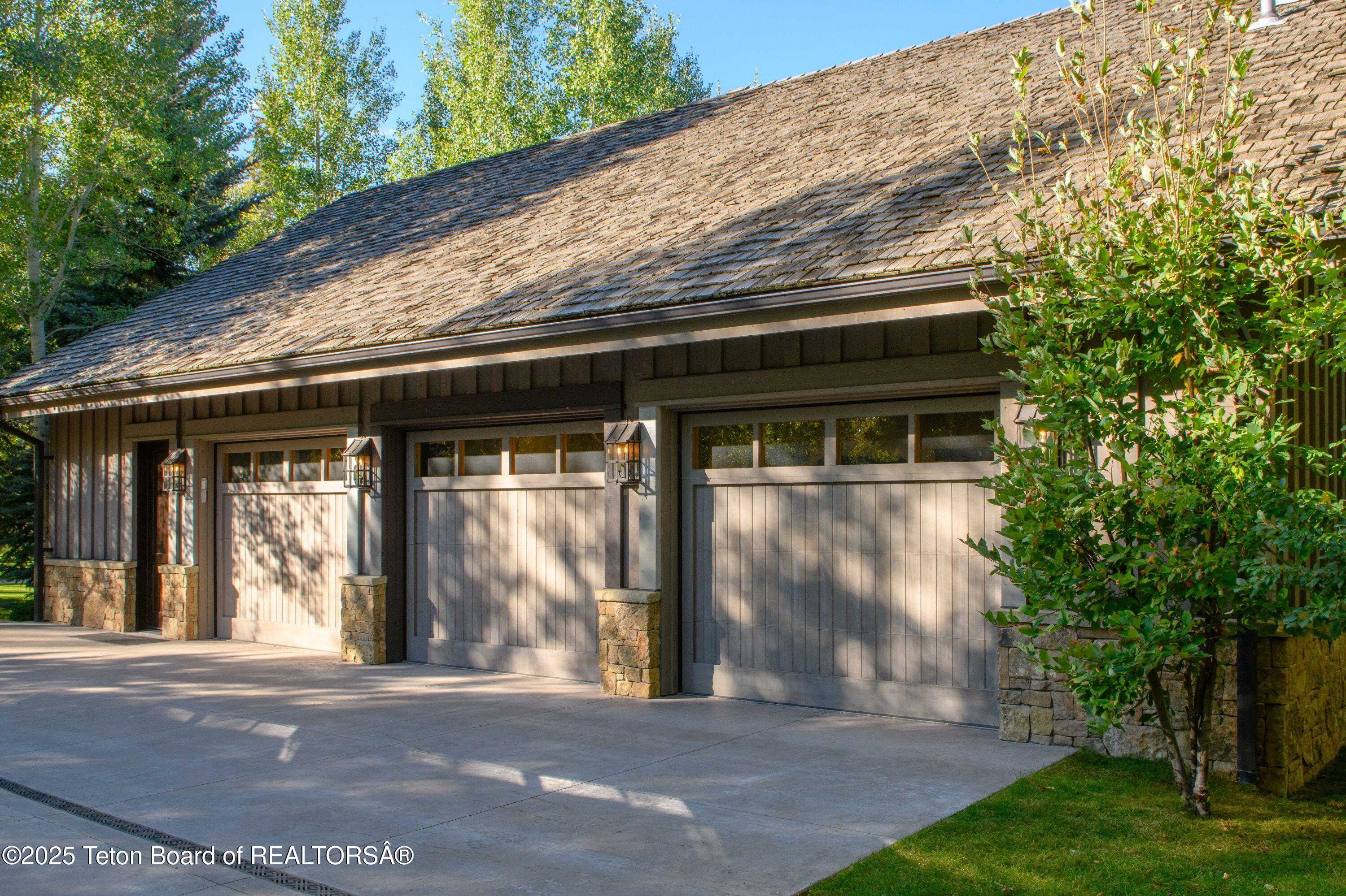 7555-7565 North Bar B Bar River Road Jackson, WY 83001 - Photo 35 of 59 Garage / Parking