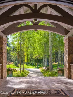 $43,000,000 | 7555-7565 North Bar B Bar River Road, Jackson, WY 83001