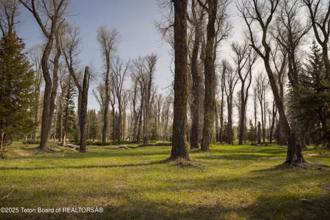 $43,000,000 | 7555-7565 North Bar B Bar River Road, Jackson, WY 83001