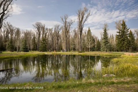 $43,000,000 | 7555-7565 North Bar B Bar River Road, Jackson, WY 83001