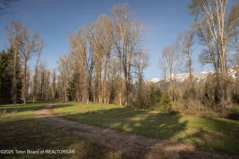 $43,000,000 | 7555-7565 North Bar B Bar River Road, Jackson, WY 83001