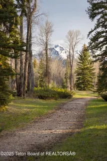 $43,000,000 | 7555-7565 North Bar B Bar River Road, Jackson, WY 83001