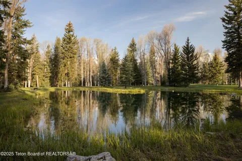 $43,000,000 | 7555-7565 North Bar B Bar River Road, Jackson, WY 83001