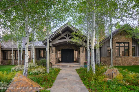 $43,000,000 | 7555-7565 North Bar B Bar River Road, Jackson, WY 83001
