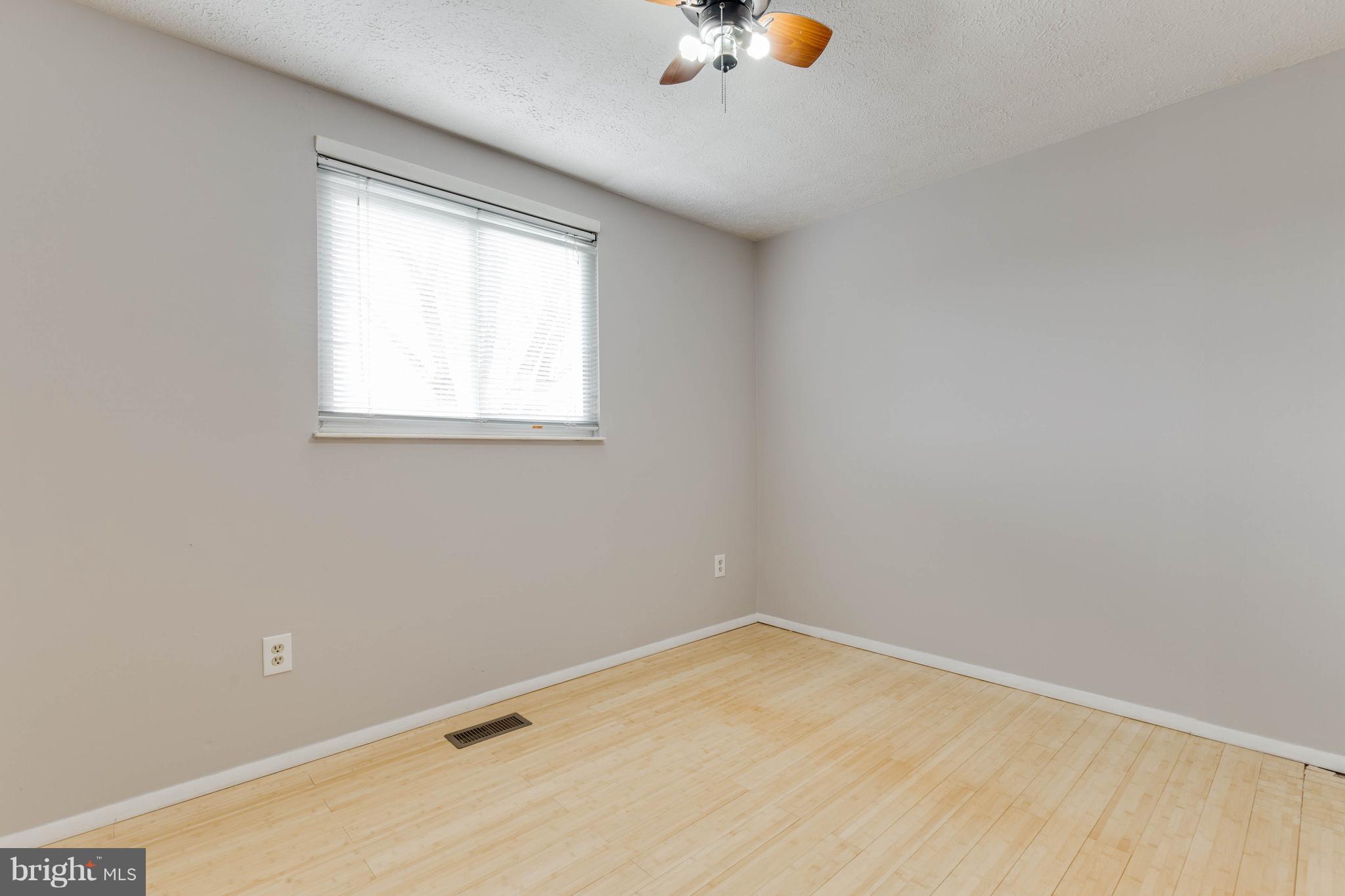 4423 Cub Run Road Chantilly, VA 20151 - Photo 23 of 30 Bedroom