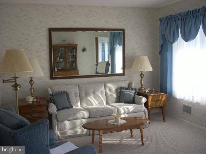 9 Gerard Road Hamilton, NJ 08620 - Photo 4 of 19