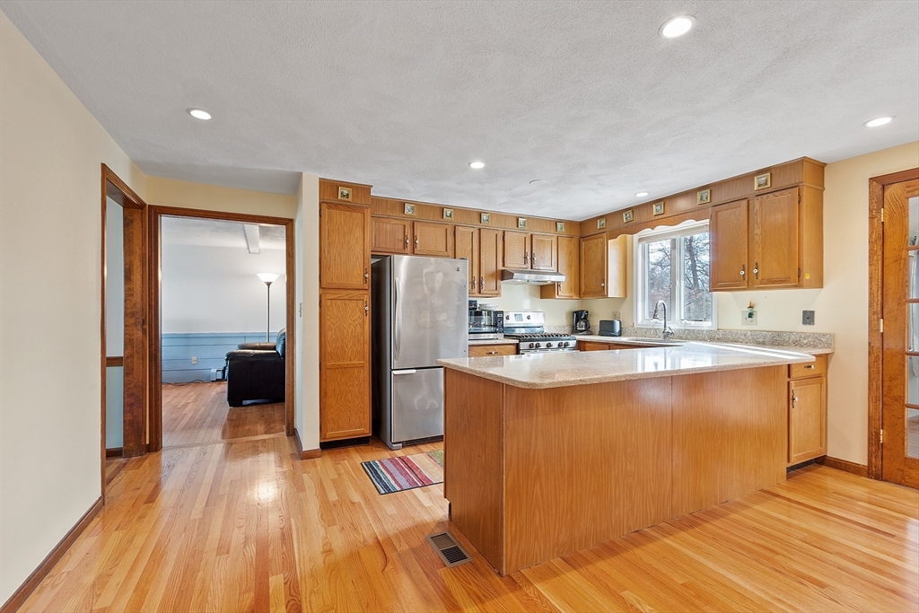 106 Berkeley Road North Andover, MA 01845 - Photo 19 of 42