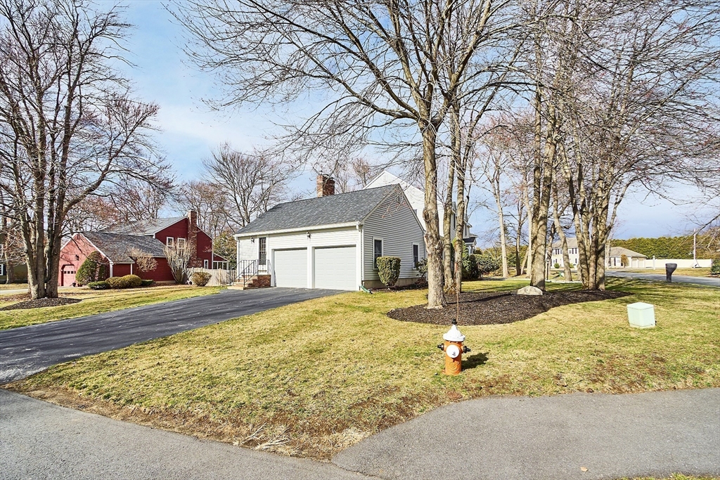 106 Berkeley Road North Andover, MA 01845 - Photo 3 of 42