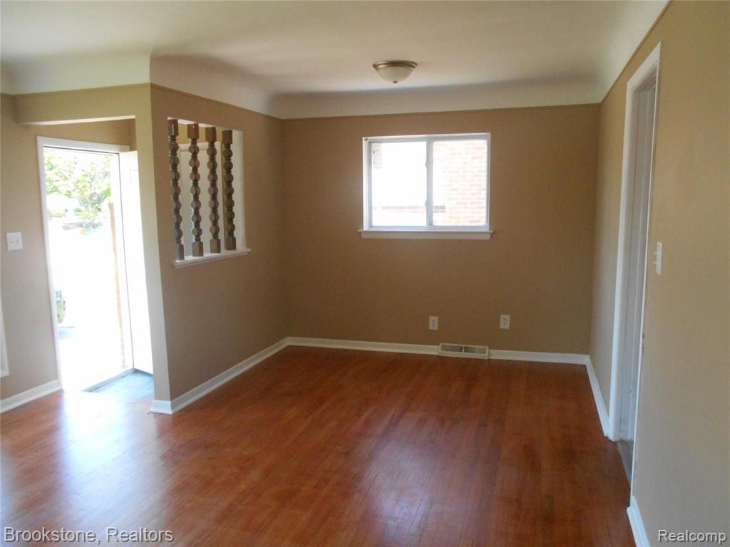 24570 Kelly Road Eastpointe, MI 48021 - Photo 16 of 38