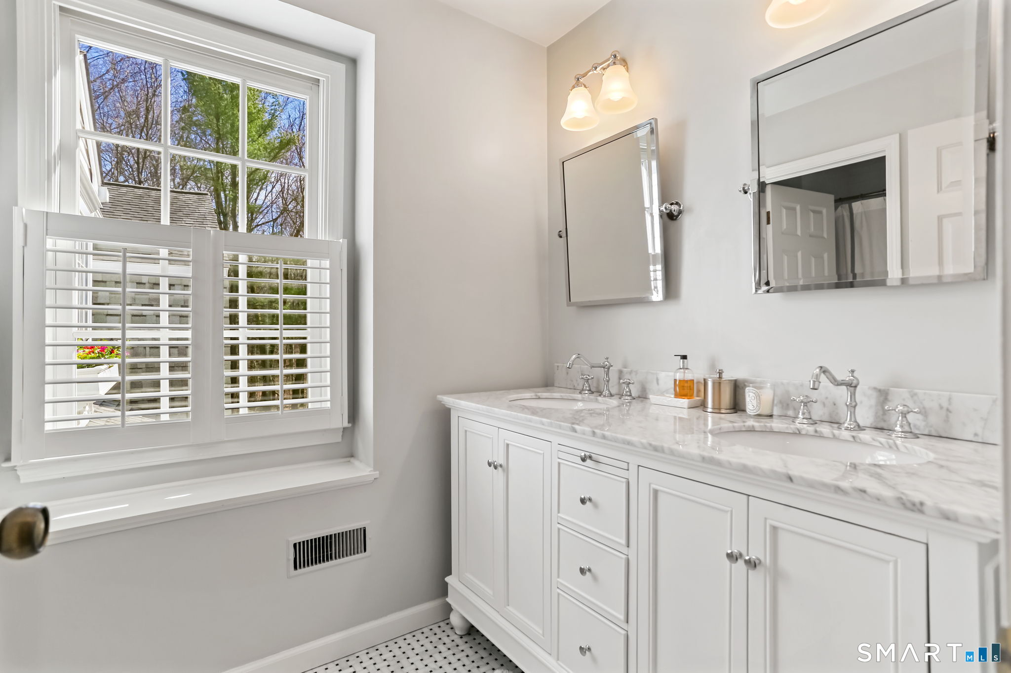 165 Hemlock Hills Road South Fairfield, CT 06824 - Photo 30 of 41