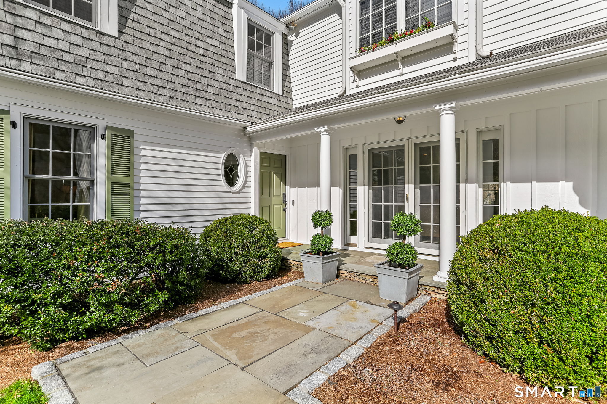 165 Hemlock Hills Road South Fairfield, CT 06824 - Photo 5 of 41