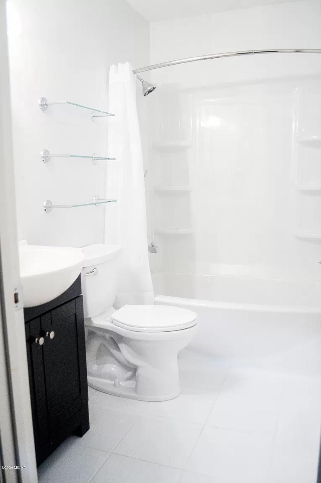 17 Old Benton Road Juliette, GA 31046 - Photo 15 of 19 a bathroom with a toilet a sink and shower
