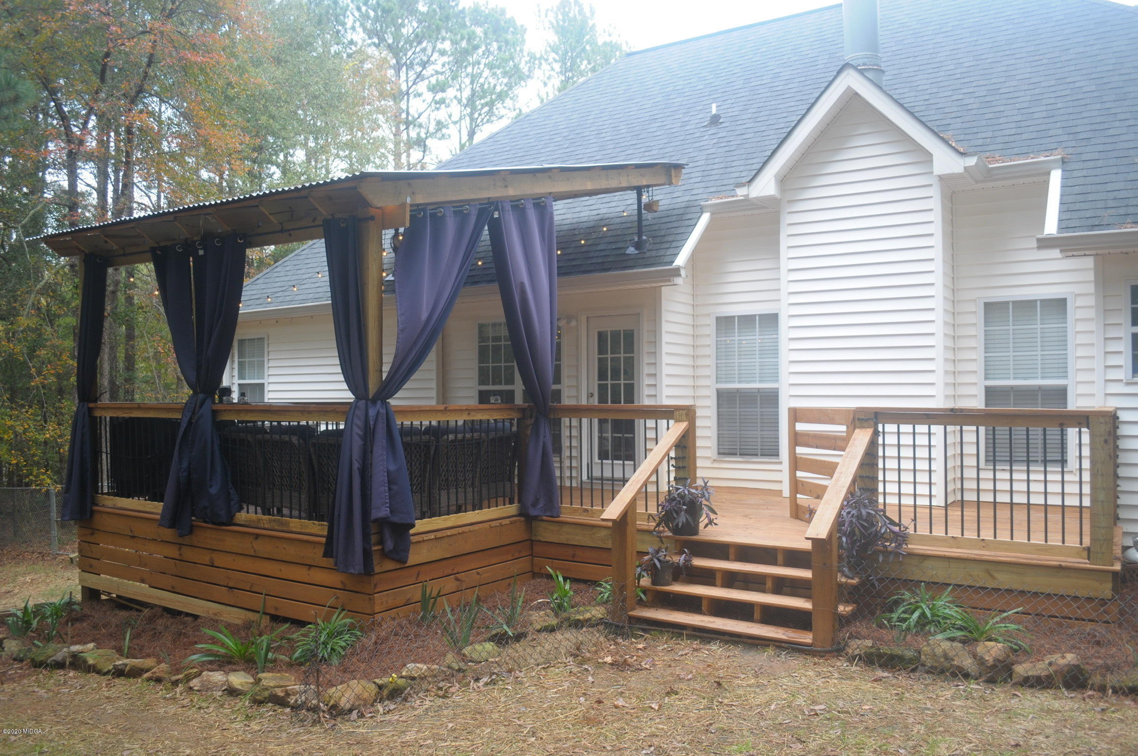17 Old Benton Road Juliette, GA 31046 - Photo 5 of 19 a front view of a house with a yard
