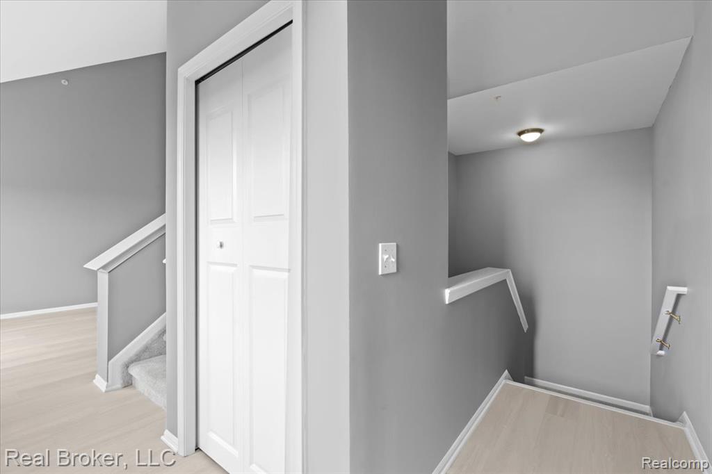1546 Devon Lane Troy, MI 48084 - Photo 24 of 46
