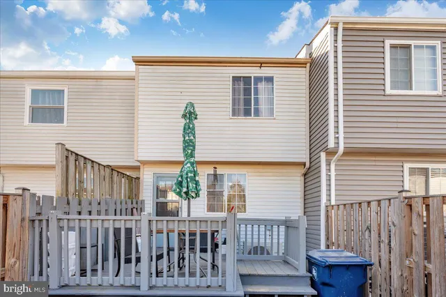 $320,000 | 6813 Farmbrook Court, Frederick, MD 21703