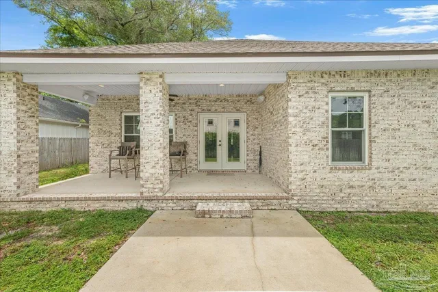 a view of entrance front of the house