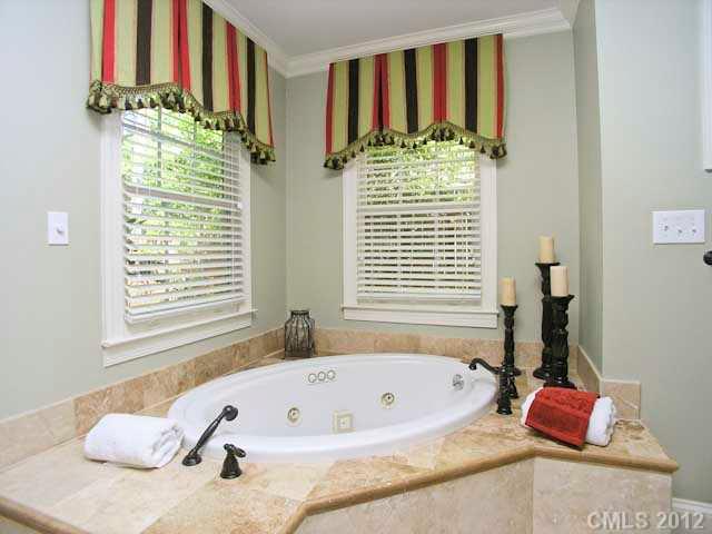 319 Heathwood Road Charlotte, NC 28211 - Photo 11 of 16 Gallery Image 11