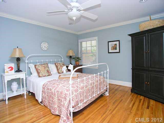 319 Heathwood Road Charlotte, NC 28211 - Photo 12 of 16 Gallery Image 12