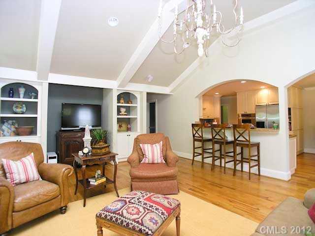319 Heathwood Road Charlotte, NC 28211 - Photo 3 of 16 Gallery Image 3