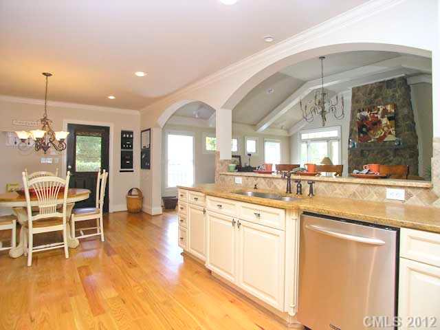 319 Heathwood Road Charlotte, NC 28211 - Photo 6 of 16 Gallery Image 6