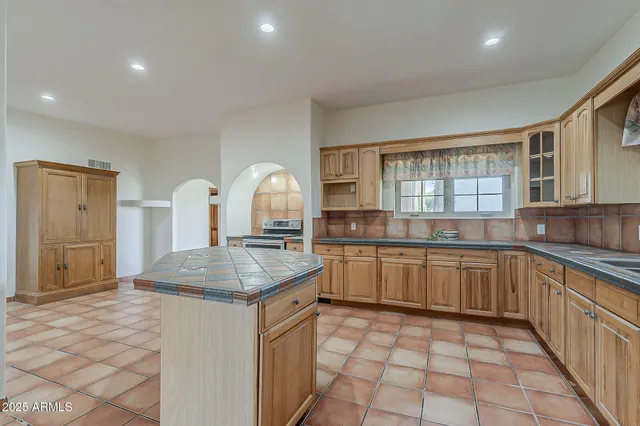 $960,000 | 7496 South Linda Lou Road, Eloy, AZ 85131