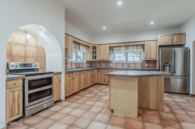 $960,000 | 7496 South Linda Lou Road, Eloy, AZ 85131