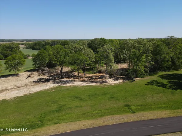 $100,000 | 12 Como Trace Drive, Senatobia, MS 38668