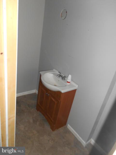 1545 Sheffield Road Baltimore, MD 21218 - Photo 14 of 20 Bath