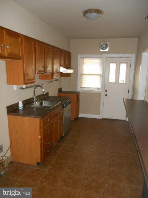 1545 Sheffield Road Baltimore, MD 21218 - Photo 3 of 20 Kitchen