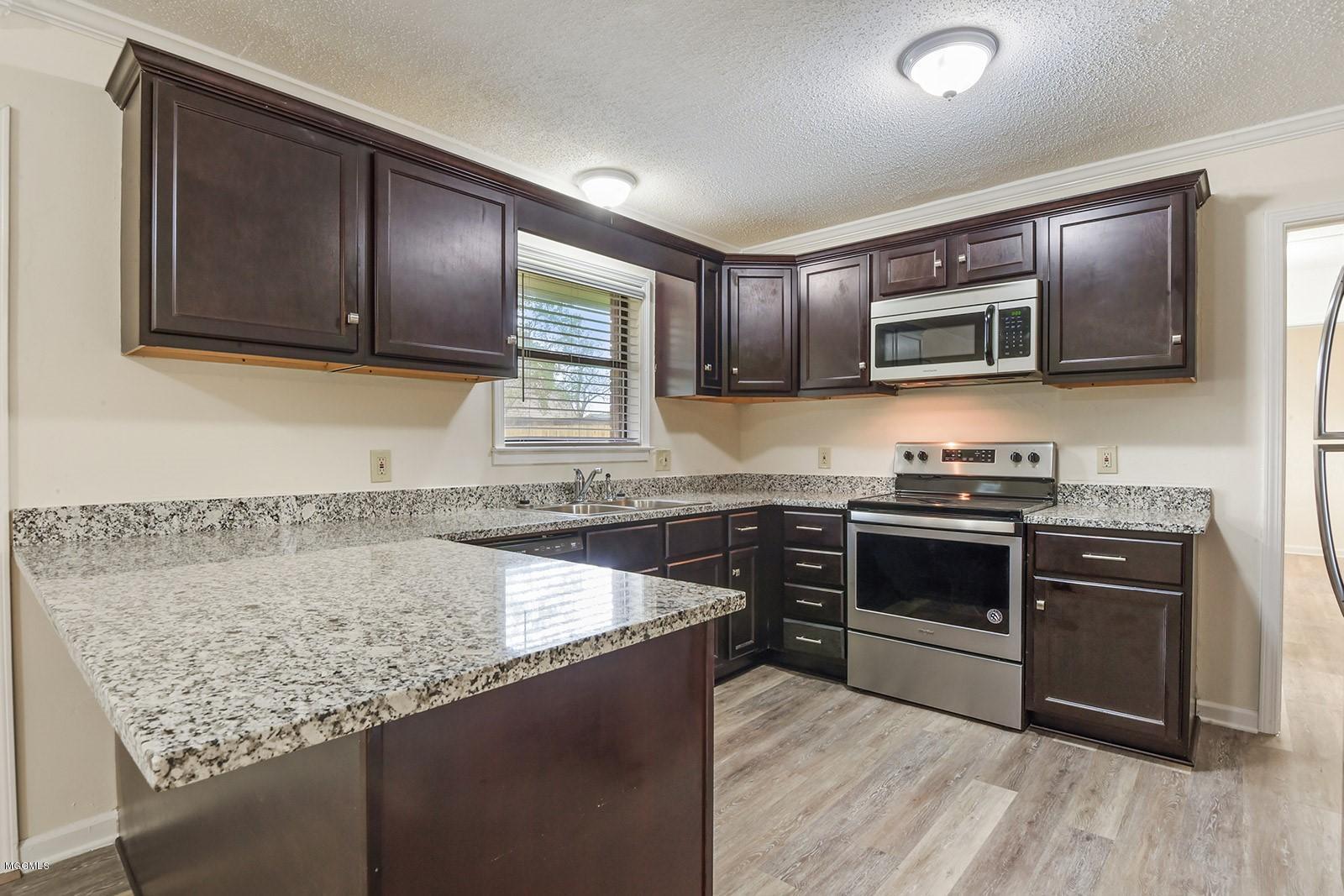 910 Hemlock Road Gulfport, MS 39503 - Photo 5 of 13 910 Hemlock Rd-5