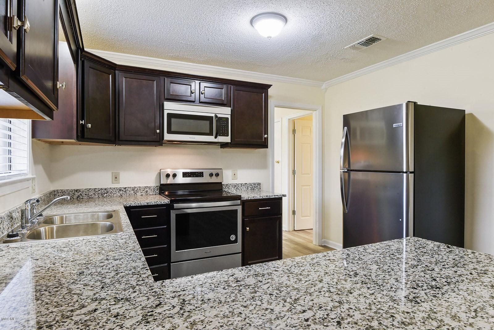 910 Hemlock Road Gulfport, MS 39503 - Photo 6 of 13 910 Hemlock Rd-6