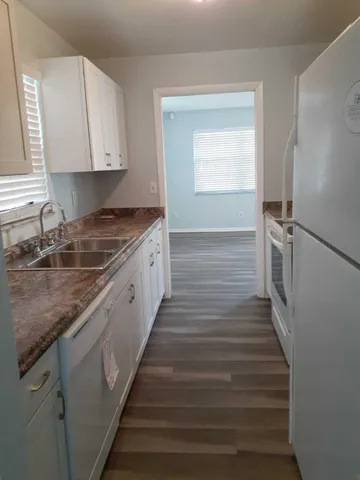 $2,295 | 4648 Summit Boulevard, West Palm Beach, FL 33415