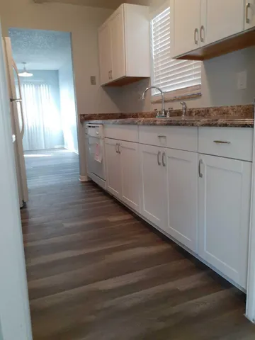 $2,295 | 4648 Summit Boulevard, West Palm Beach, FL 33415