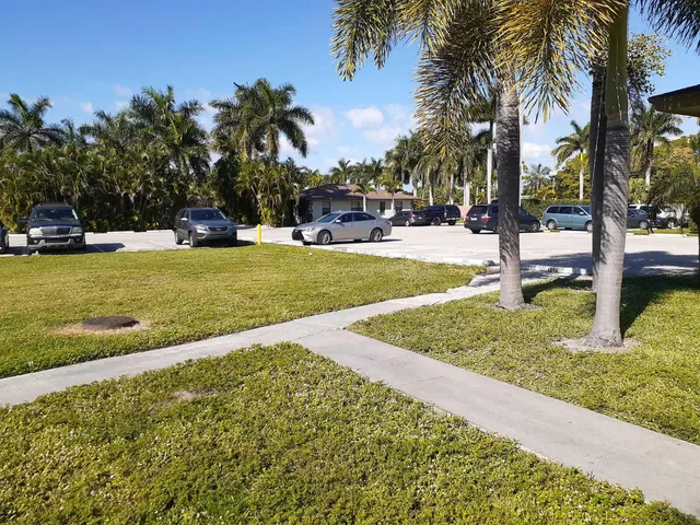 $2,295 | 4648 Summit Boulevard, West Palm Beach, FL 33415