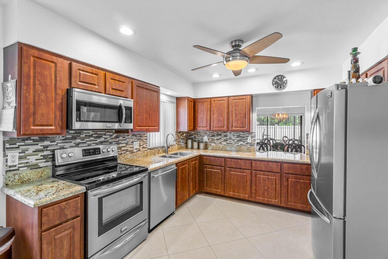 22028 Colony Drive Boca Raton, FL 33433 - Photo 12 of 34 014-22028ColonyDrive-BocaRaton-FL-33433-