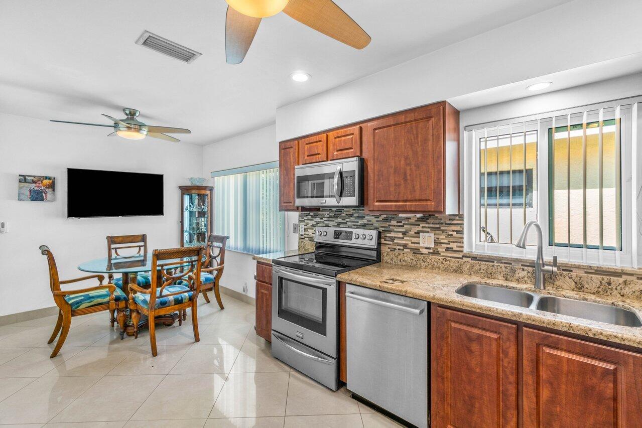 22028 Colony Drive Boca Raton, FL 33433 - Photo 14 of 34 016-22028ColonyDrive-BocaRaton-FL-33433-