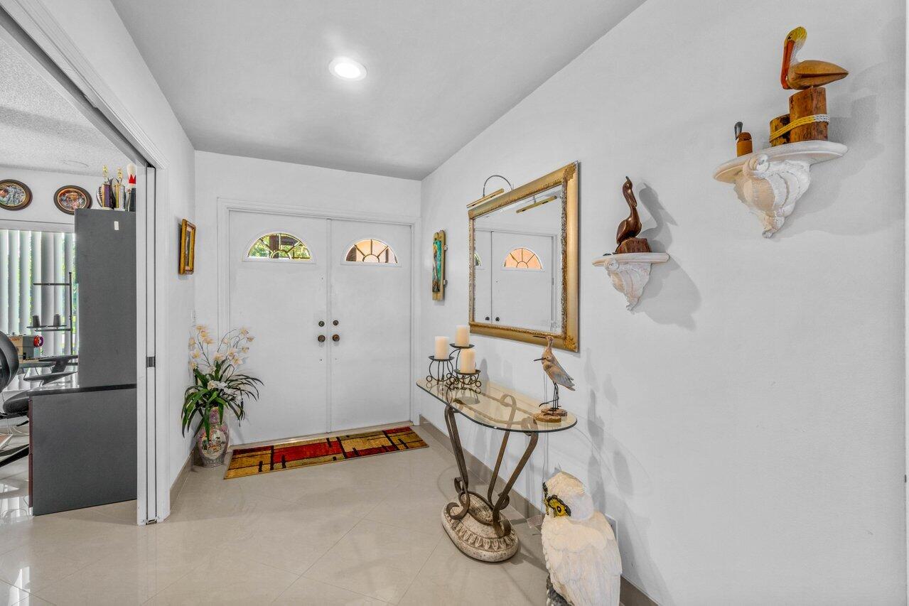 22028 Colony Drive Boca Raton, FL 33433 - Photo 3 of 34 005-22028ColonyDrive-BocaRaton-FL-33433-