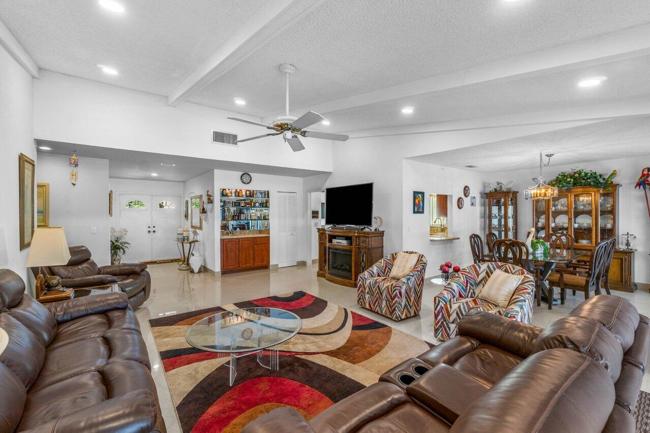22028 Colony Drive Boca Raton, FL 33433 - Photo 4 of 34 006-22028ColonyDrive-BocaRaton-FL-33433-