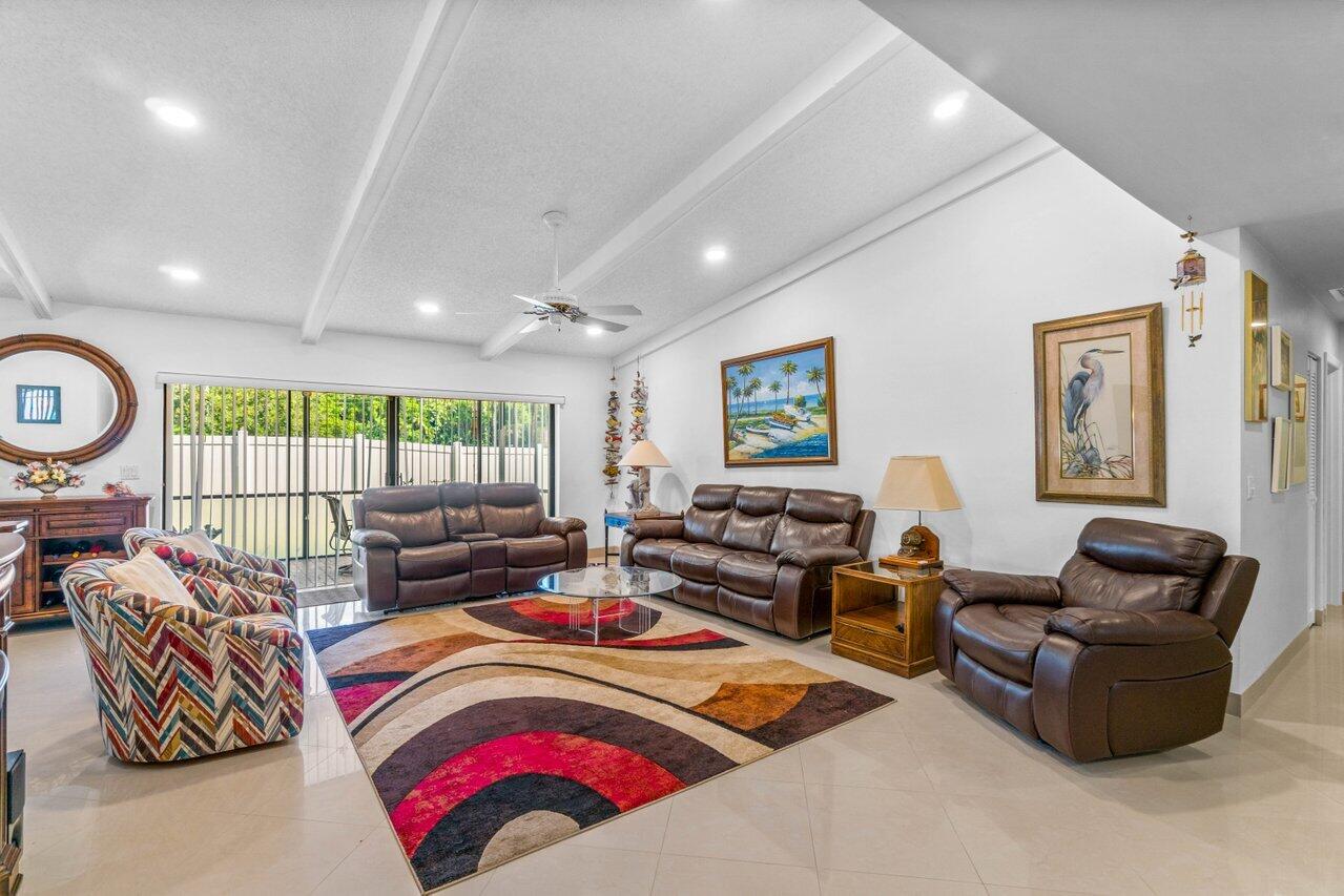 22028 Colony Drive Boca Raton, FL 33433 - Photo 6 of 34 008-22028ColonyDrive-BocaRaton-FL-33433-