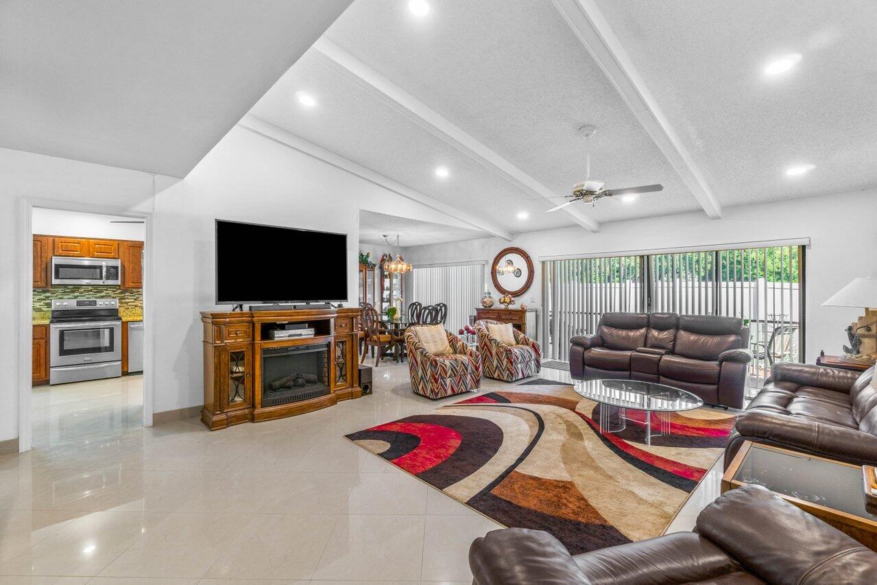 22028 Colony Drive Boca Raton, FL 33433 - Photo 7 of 34 009-22028ColonyDrive-BocaRaton-FL-33433-