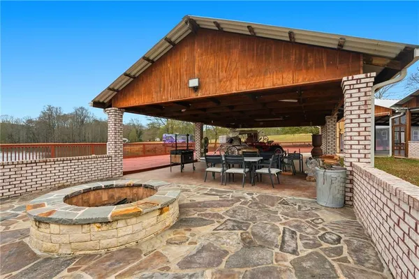 a view of outdoor space yard and patio
