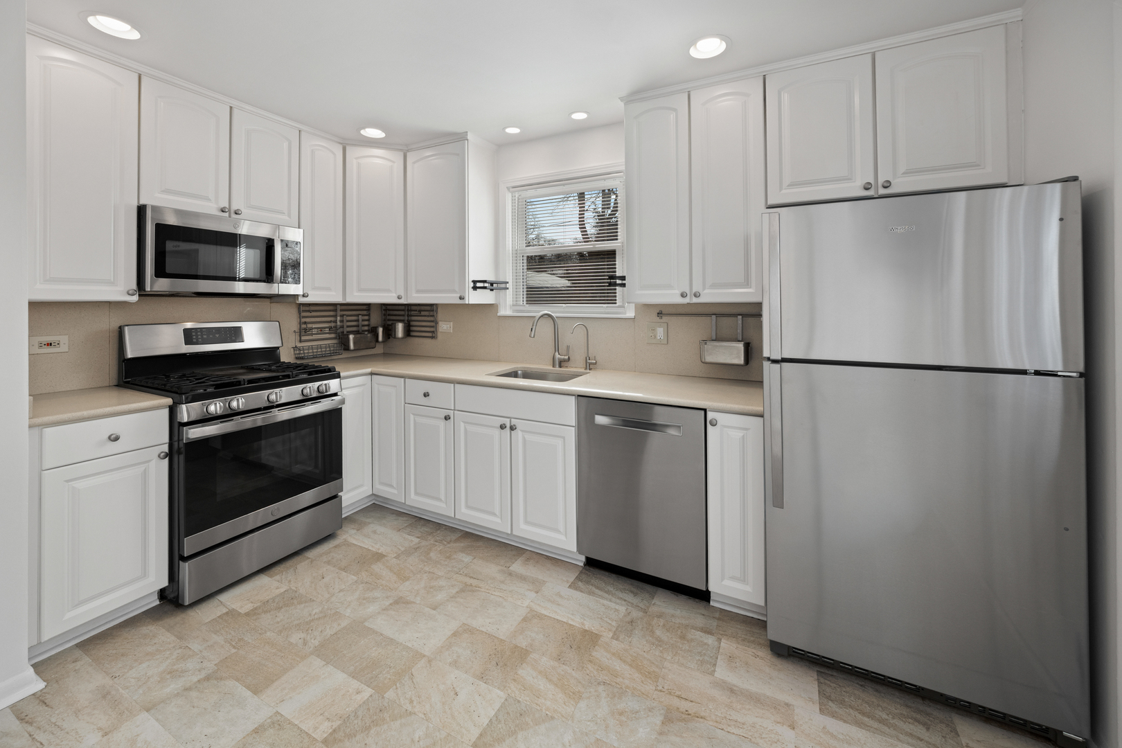 41 Hackberry Lane Glenview, IL 60025 - Photo 2 of 33