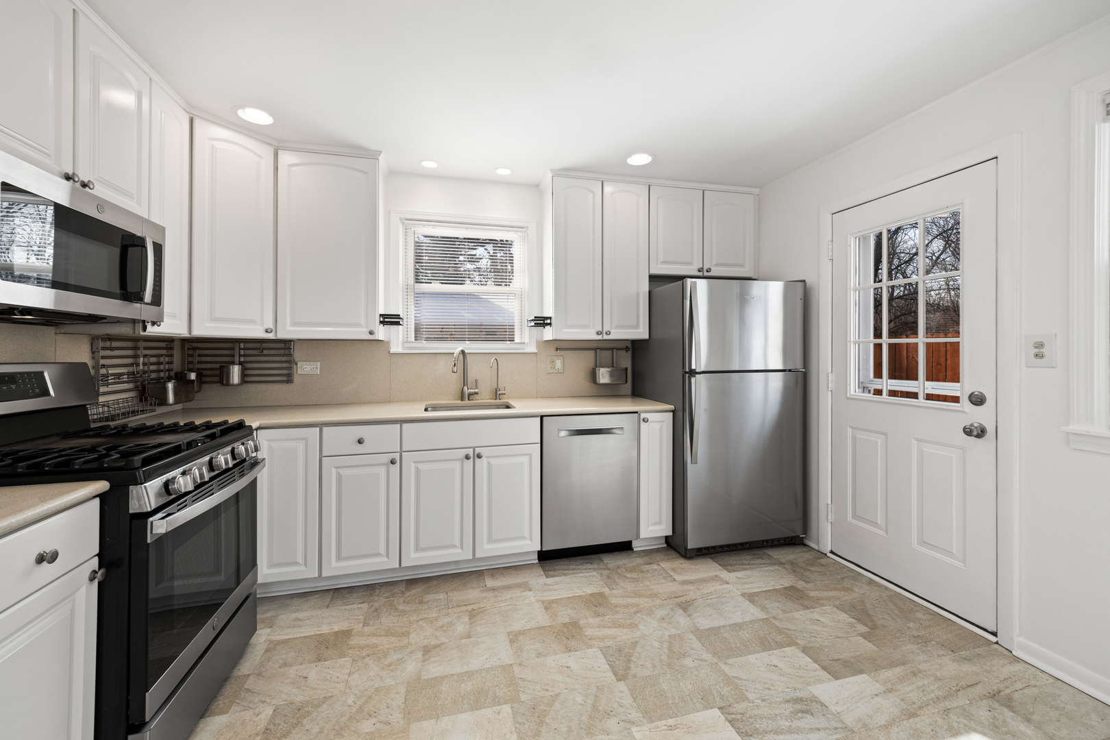 41 Hackberry Lane Glenview, IL 60025 - Photo 3 of 33