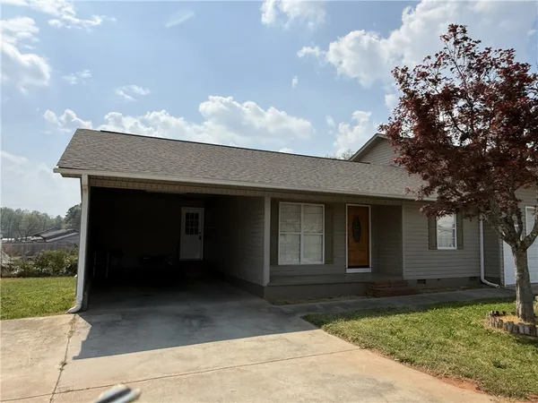 $1,050 | 311 Dixie Drive, Seneca, SC 29672