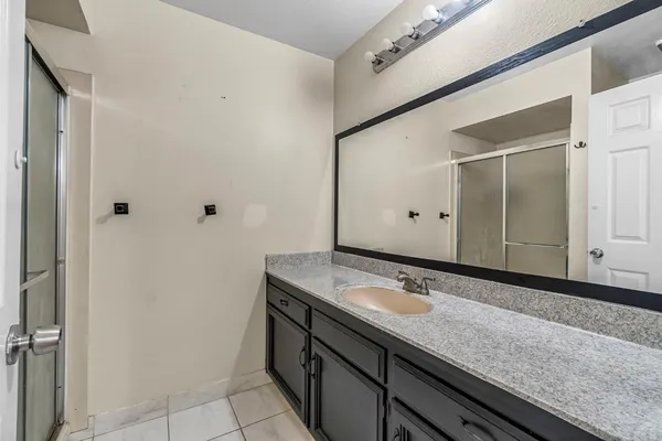 $235,000 | 5965 East Shields Avenue, Unit 180, Fresno, CA 93727