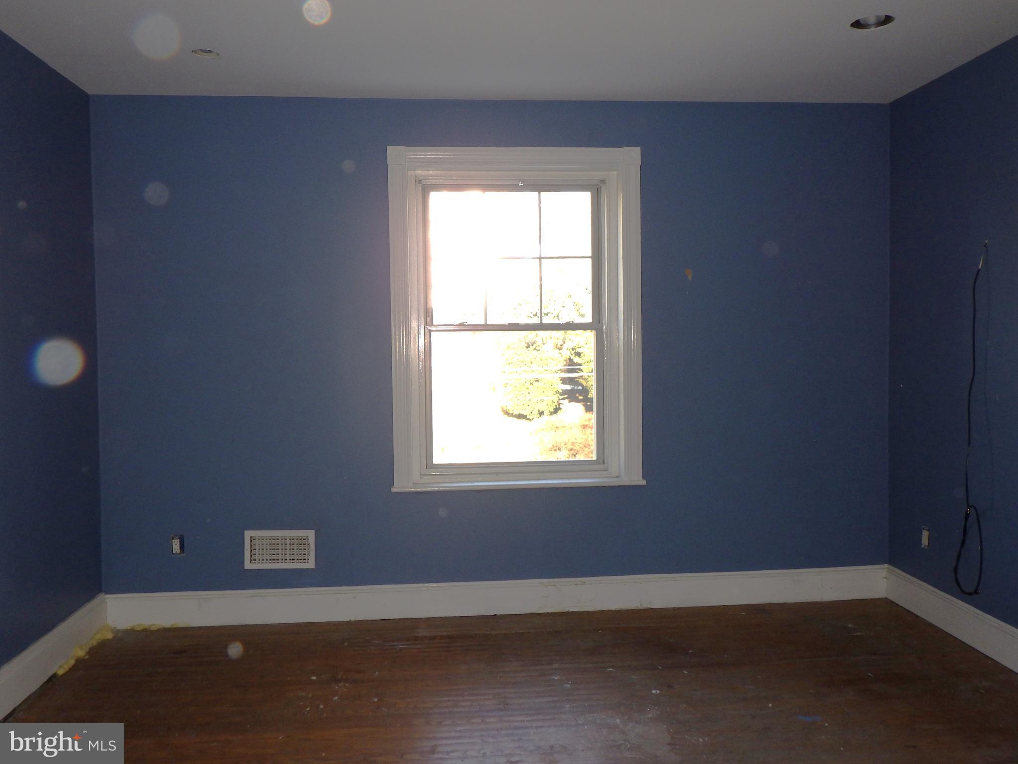 260 Harvey Street Philadelphia, PA 19144 - Photo 12 of 25 an empty room with a empty space and a window